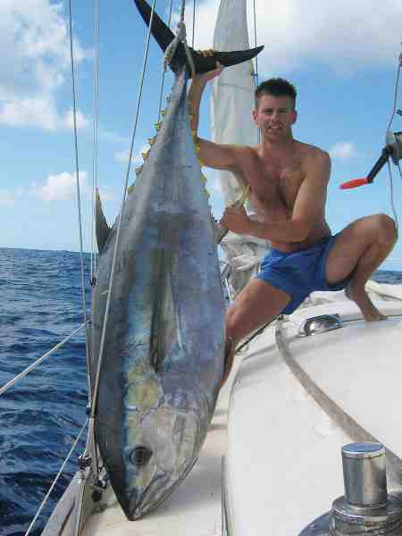 Denne blåfinnede tun på nøjagtig 200 centimeter fangede han ombord på sejlbåden Albatros i 2004, da han var i gang med en langtur fra Danmark til Tahiti. Tunen huggede ca. halvvejs mellem Lissabon og Madeira.
