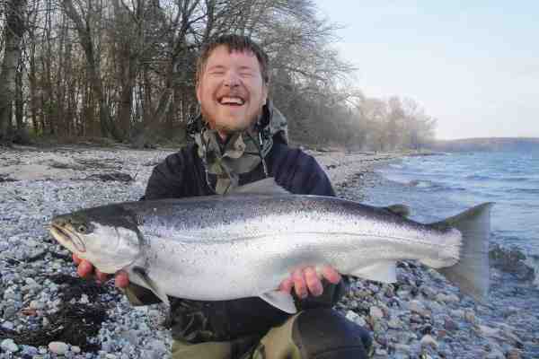 Ren fiskelykke. Stefan Jensen fik dette pragteksemplar af en falsterørred ved Tunderup en aften med pålandsvind. Fisken målte 70 centimeter, vejede 4,7 kilo og huggede på Sømmet. Imponerende