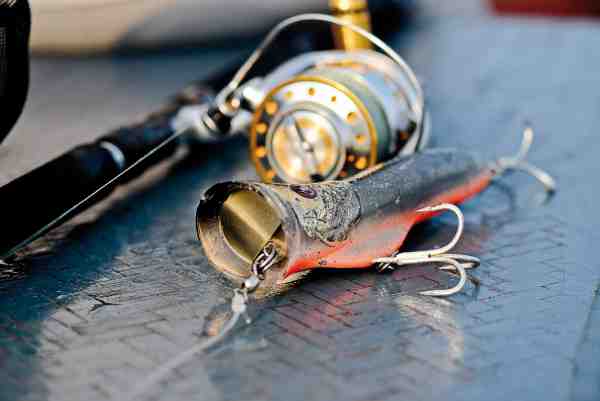 En klassisk popper til GT fiskeri er selvsagt monteret med XXX kroge.
