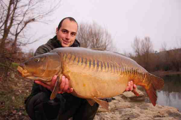 Den sidste nat gik drømmen i opfyldelse! Chiel Robben med en gudeskøn vinterkarpe på 17,1 kilo fra karpefiskernes mekka, Lac de St. Cassien.