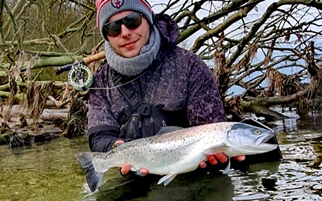 Lasse Sørensen med havørred fra Falster