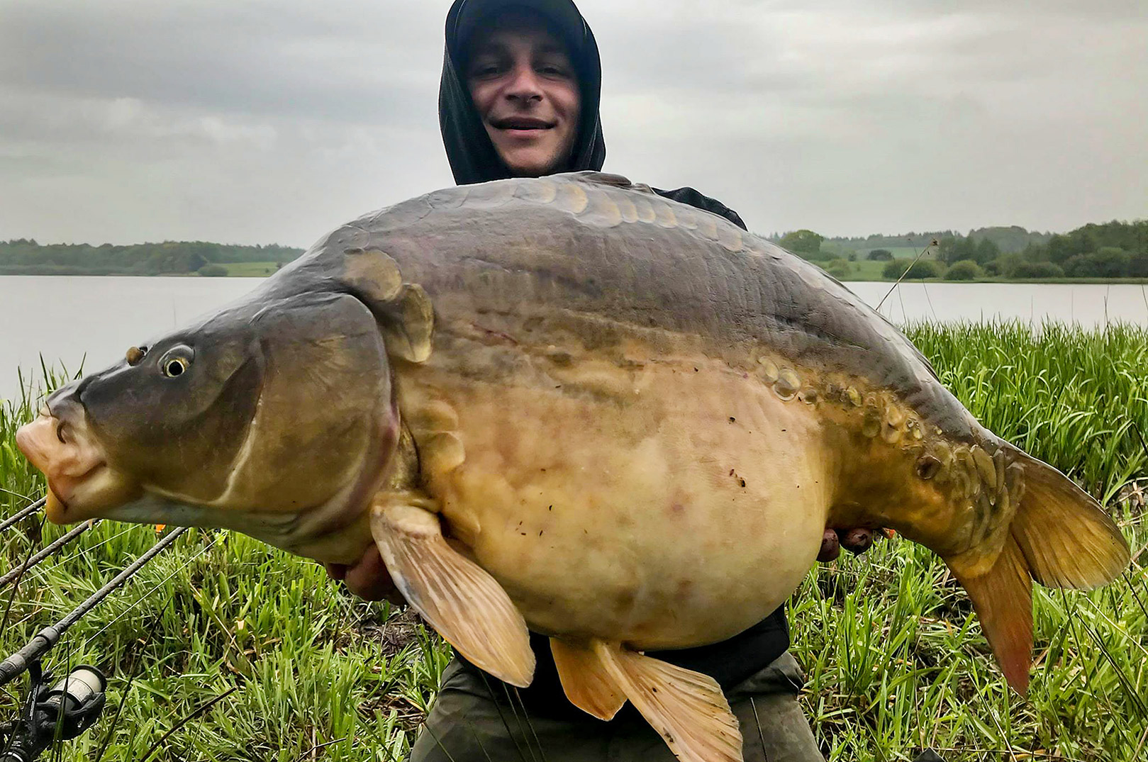 En flot 13 kilos karpe taget på CFC-Bait