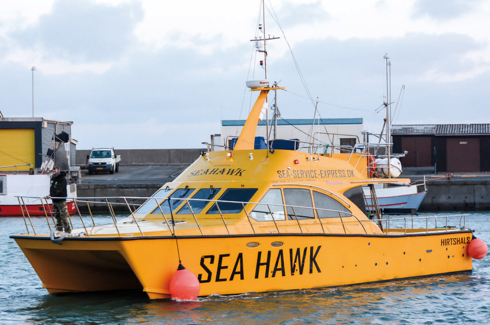 M/S Sea Hawk er en katamaran, der skyder en servicefart på 20-25 knob. Dette gør, at man hurtigt kommer ud til fiskepladserne og får mere fisketid på en dagtur.