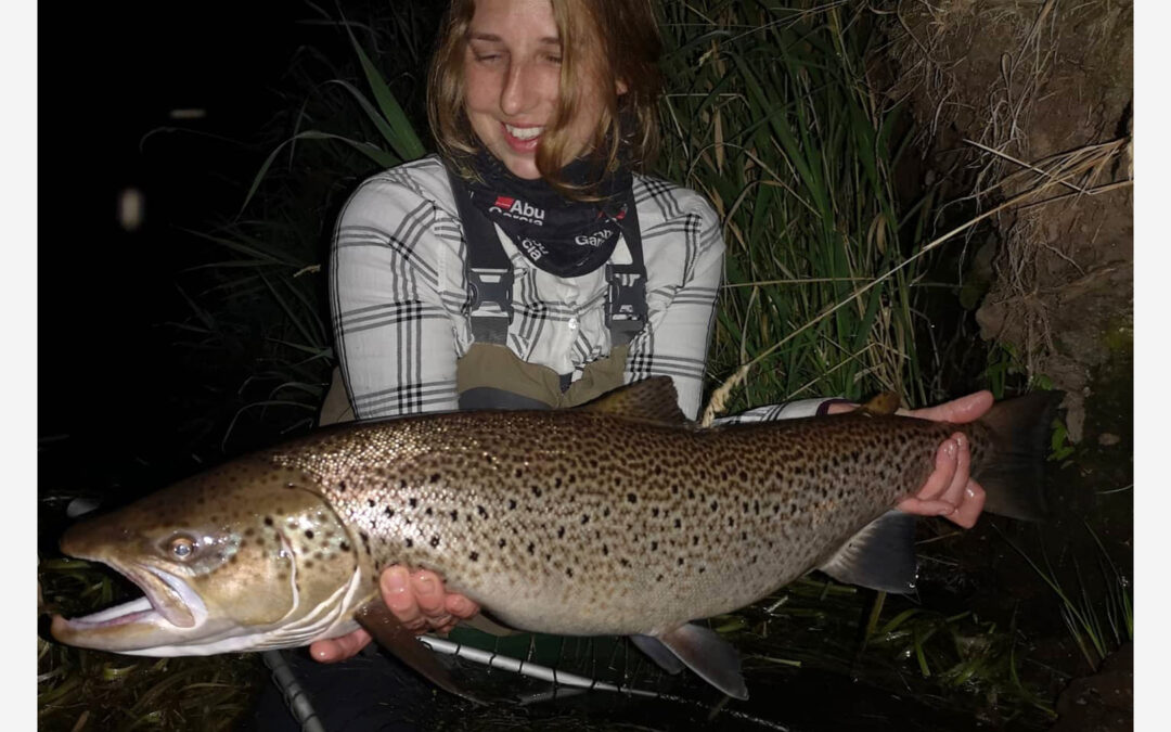 Irena Elzbieta Mathiasen med sin PR havørred på 4,6 kilo