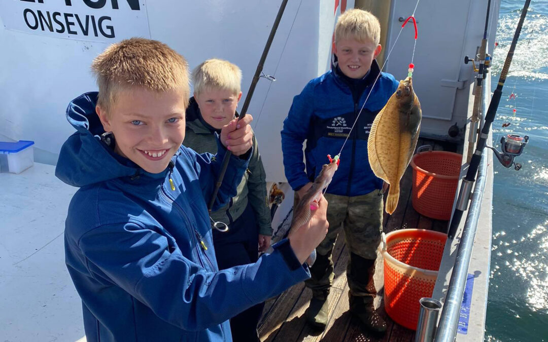 På havtur med happy fishing