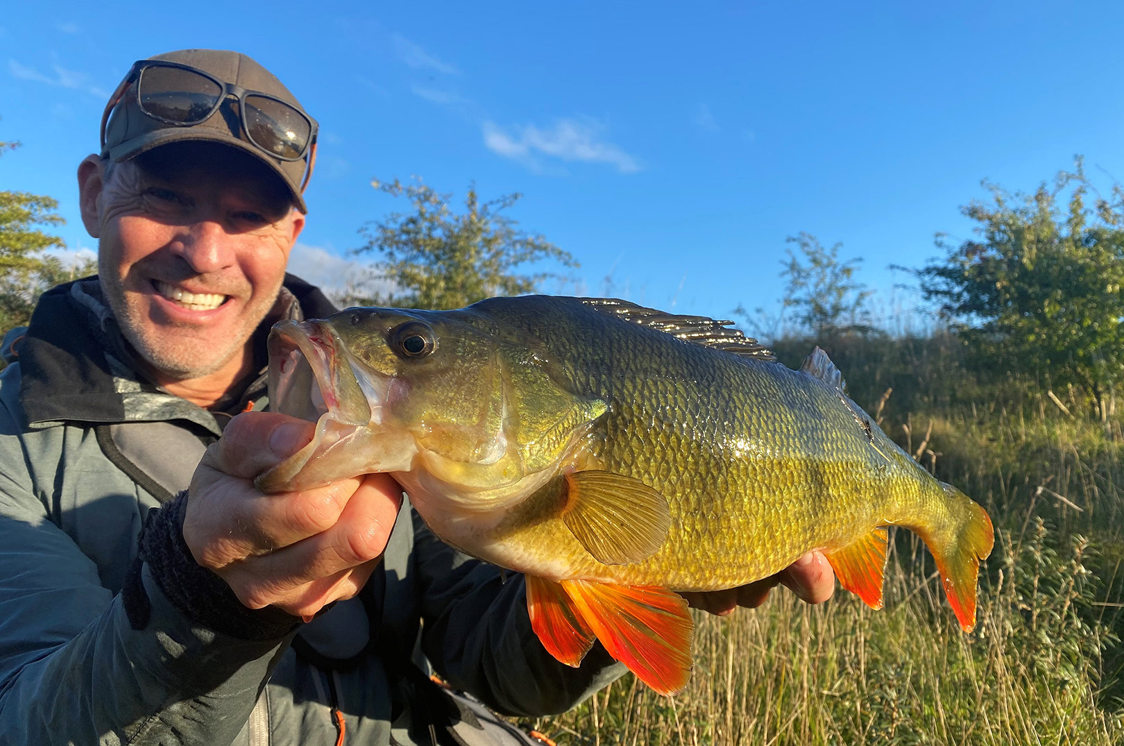 Mads med den største af de aborrer han vejede på 2060 gram. De fleste fisk blev blot målt, for ikke at skade fiskene unødigt.