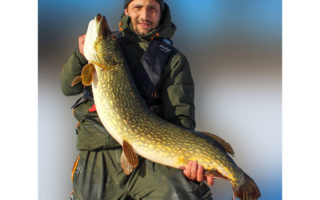 Thomas Holm med sin flotte isgedde på 12,7 kilo