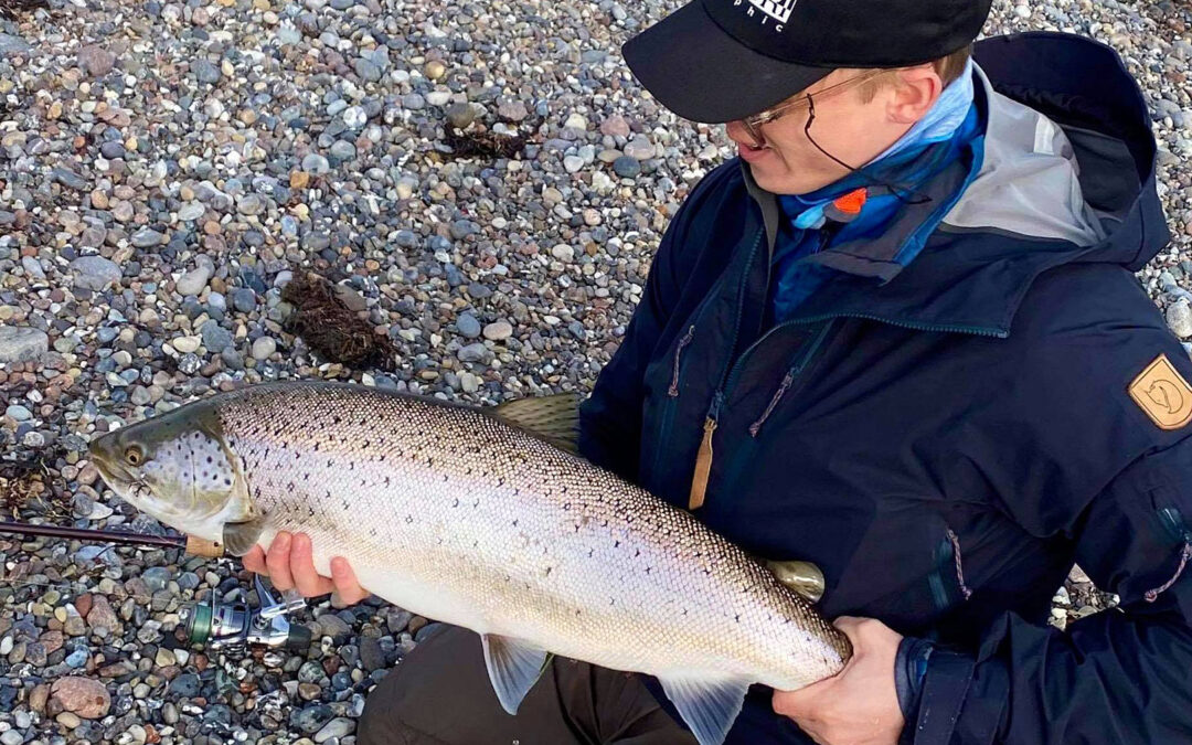 August med sin flotte femkilos havørred