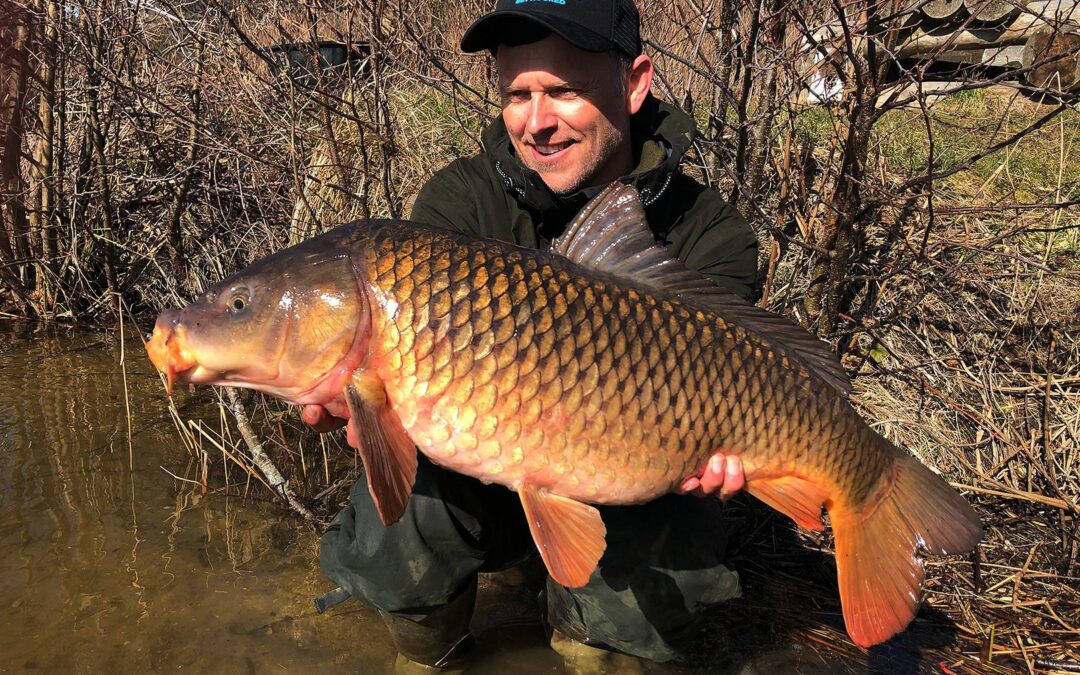 En flot skælkarpe til Henrik Carl taget på flådfiskeri.