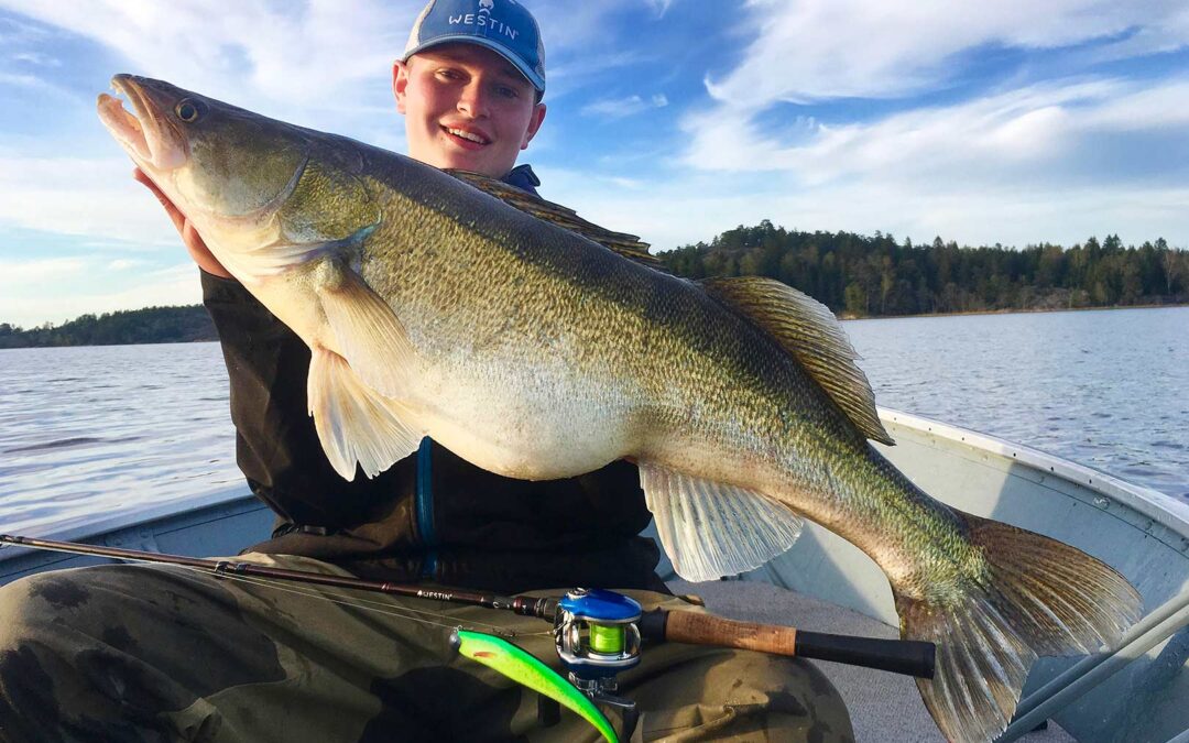 Rasmus Christiensen med en flot sandart på 9,7 kilo