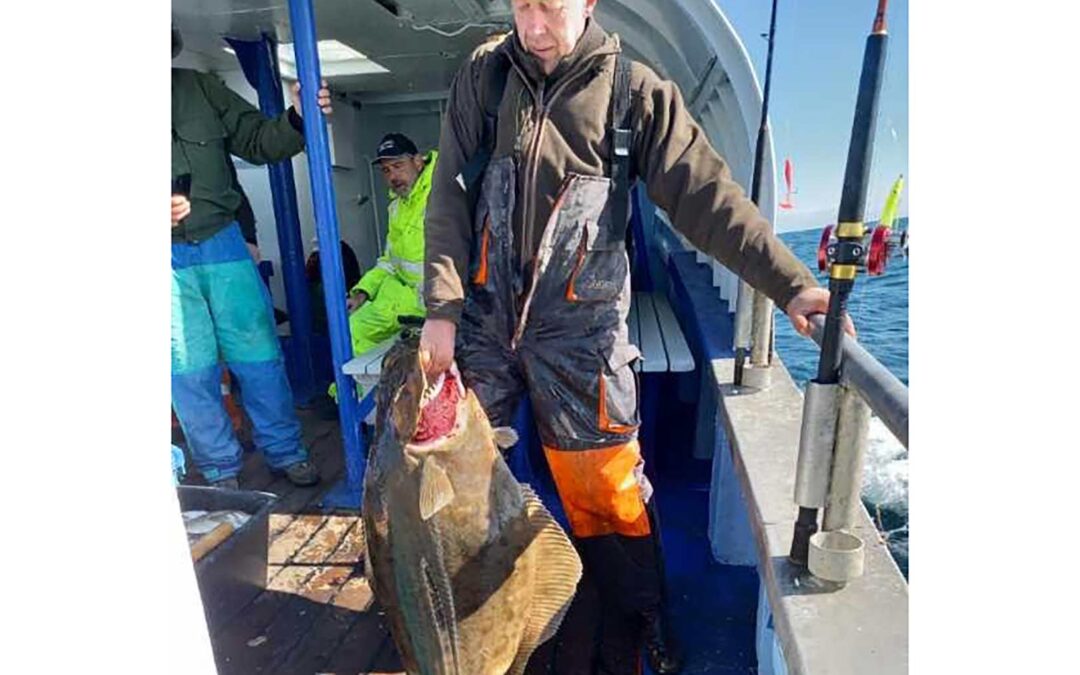 Tonny Hansen med sin 26 kilos helleflynder fra Det Gule Rev