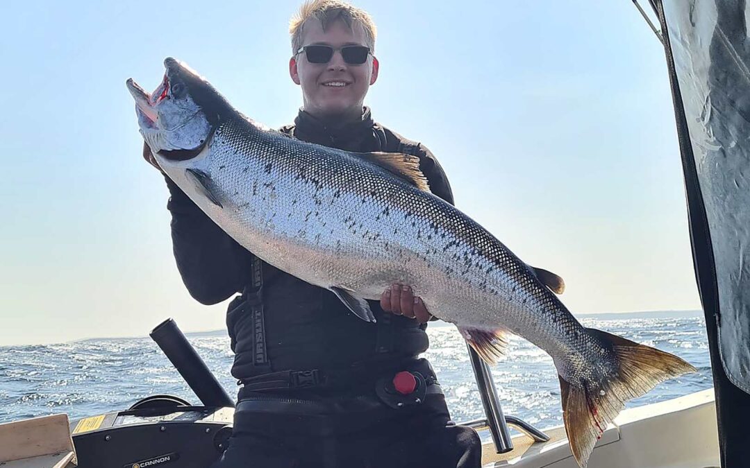Mathias Wehlast Jessen med sin nye PR på trollinglaks, Den vejede 13 kilo