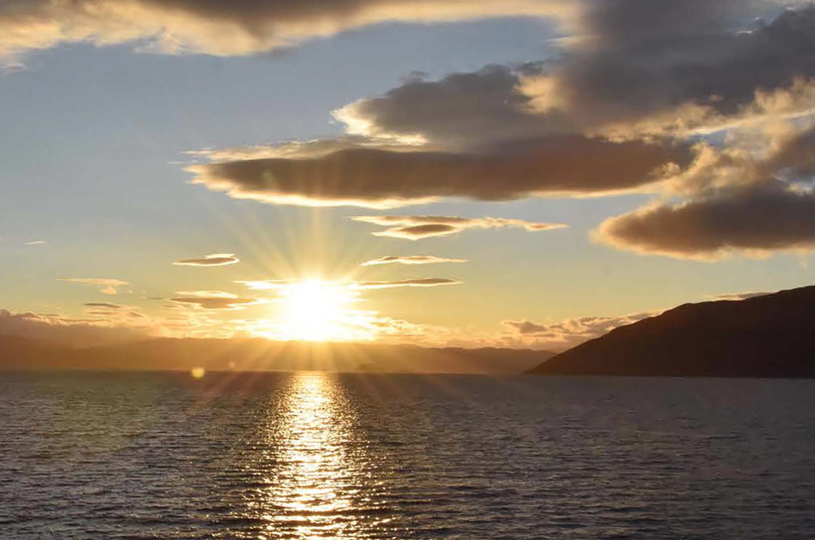 Alta Fjorden byder på et godt havørredfiskeri fra kysten
