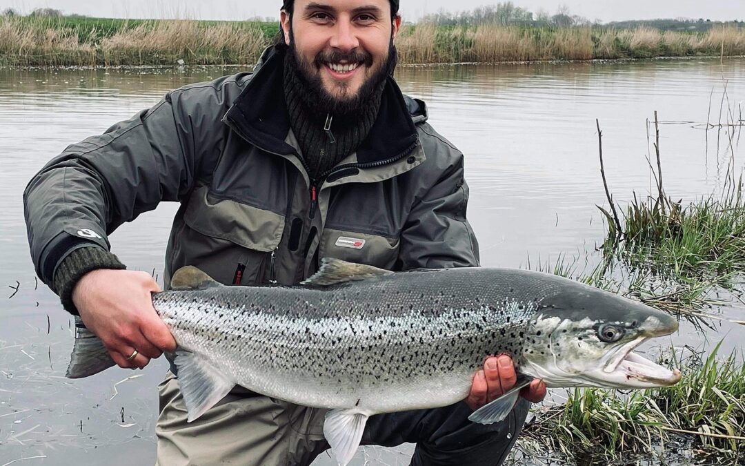 Leo Petrec med sin flotte havørred fra Ribe Vesterå