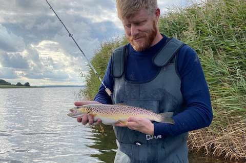 Morten Ringive er vild med at fiske, men de sidste mange år har han brugt det meste af sin tid på at pleje de lokale vandløb - samt udvikle den geniale Humbæk Metode.