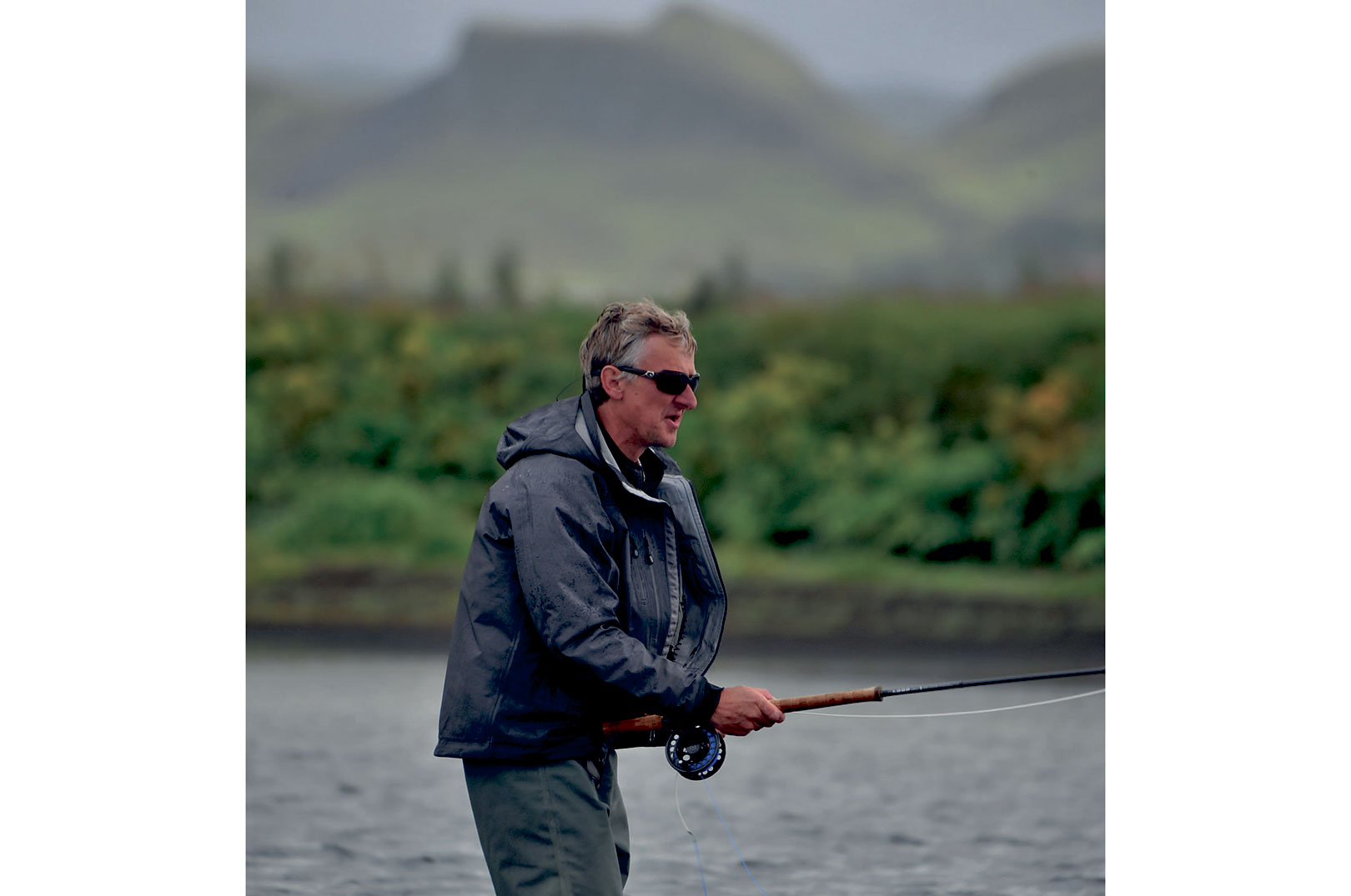 Let tohåndsudstyr er Arni Baldurssons foretrukne våben, når han fisker laks. Men han skalerer altid udstyret alt efter forholdene.