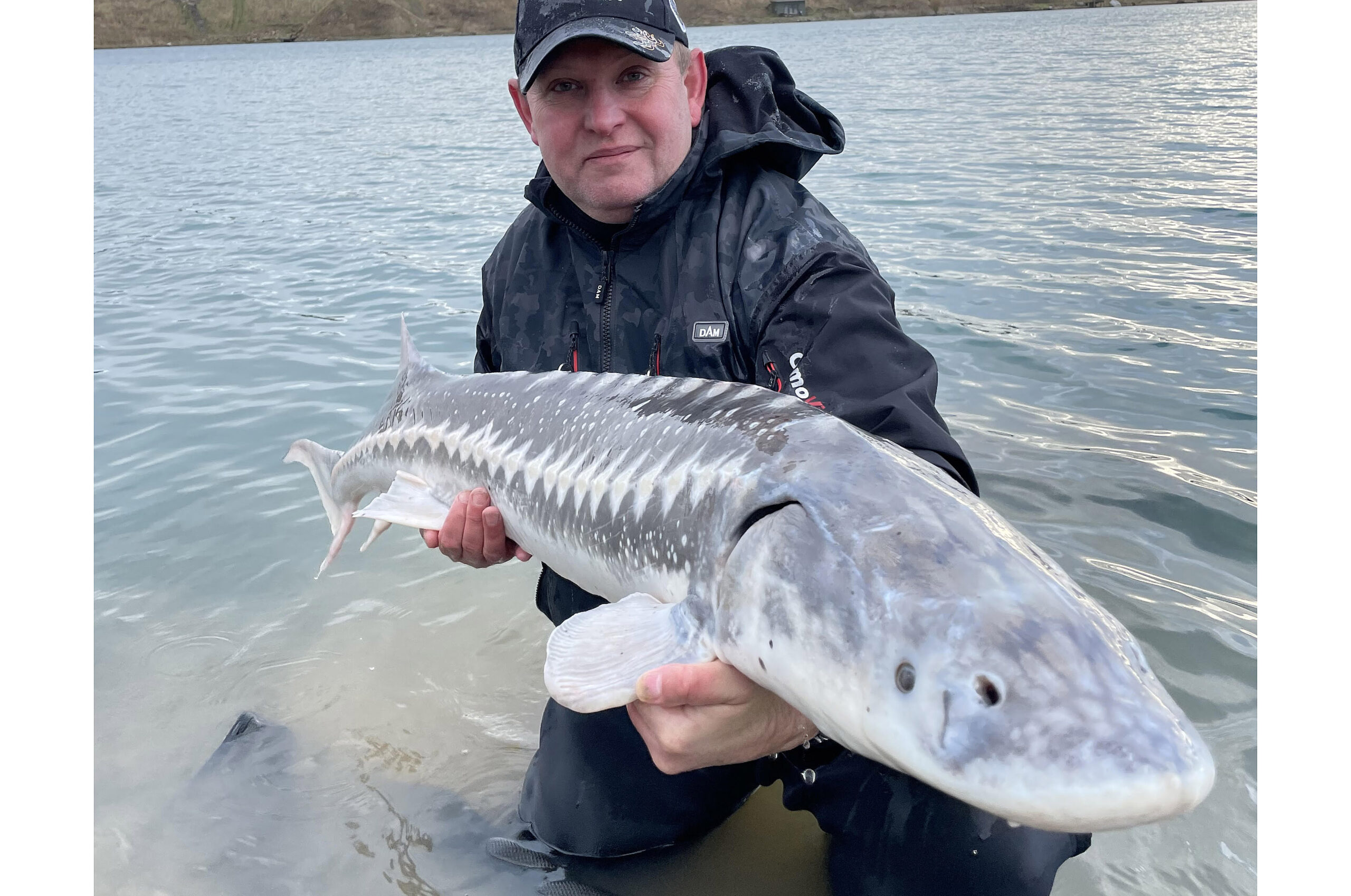 TIL BLUE ROCK EFTER STØR - Fisk & Fri