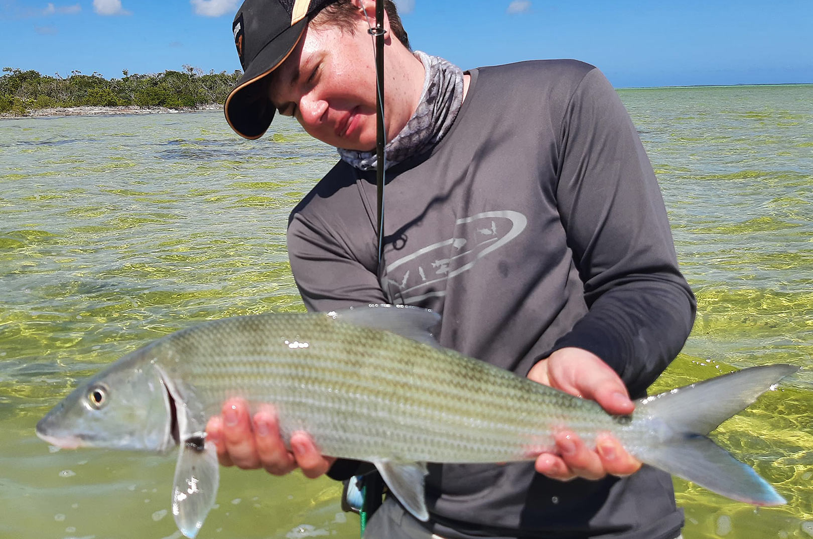 Oliver Eriksen med en flot bonefish fra Acklins på Bahamas.