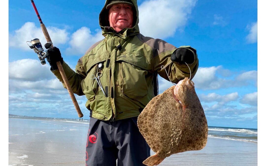 Allan med sin flotte pighvar på 58 cm fra Vejers strand