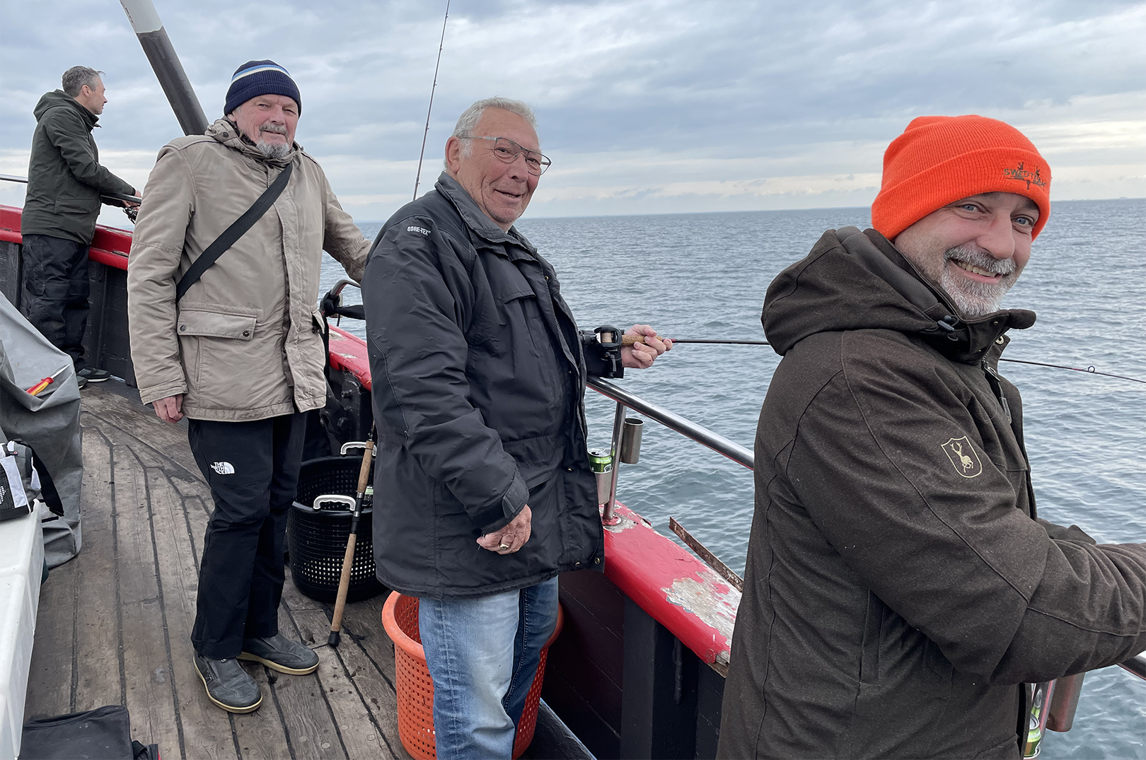 Her i dag er det havnearbejderne fra Københavns Havn, der er ude med Fyrholm, og der er godt gang i fiskeriet efter torskene.