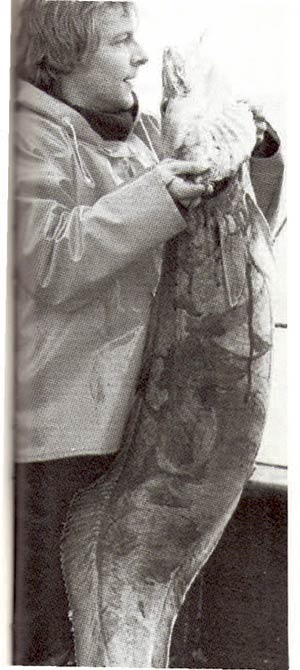 Jan Kristoffersen har siden firserne været en af pionererne i danske lystfiskeri – og var blandt andet en af de første danskere, der tog til Norge for at udleve de vildeste havfiskedrømme. Her er han med en fantastisk lange på 18,5 kilo.