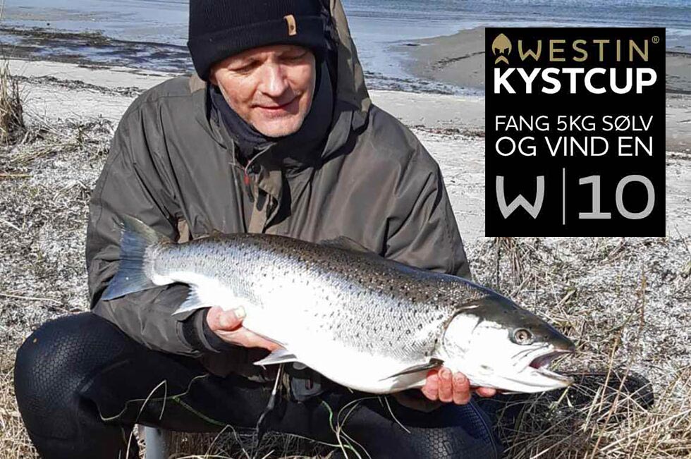Ander Hansen med sin flotte havørred, der udløste en W10 spinnestang i Westin Kystcup 2022.