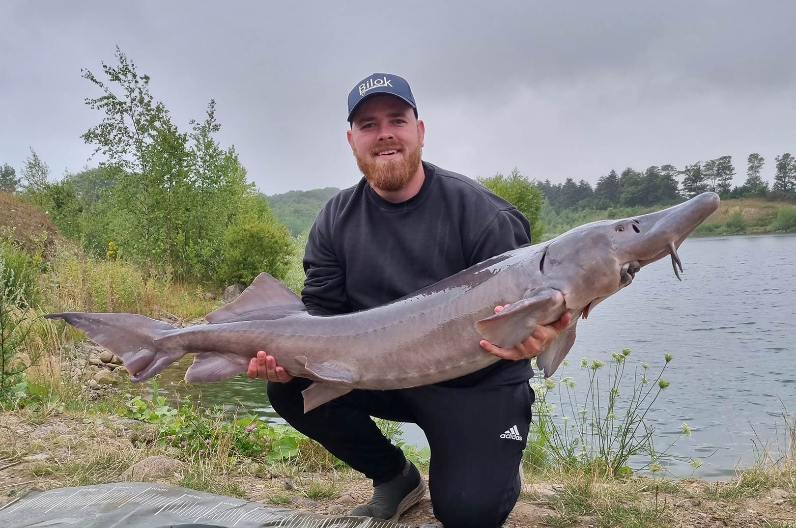 KINETIC FISKECUP: SIBIRISK STØR FRA BLUE ROCK - Fisk & Fri