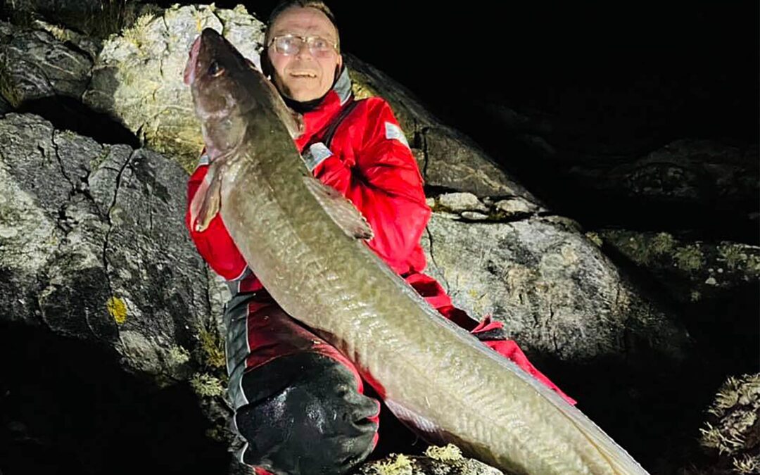 Jesper Larsaen med sin fantastiske 13 kilos kystlange-