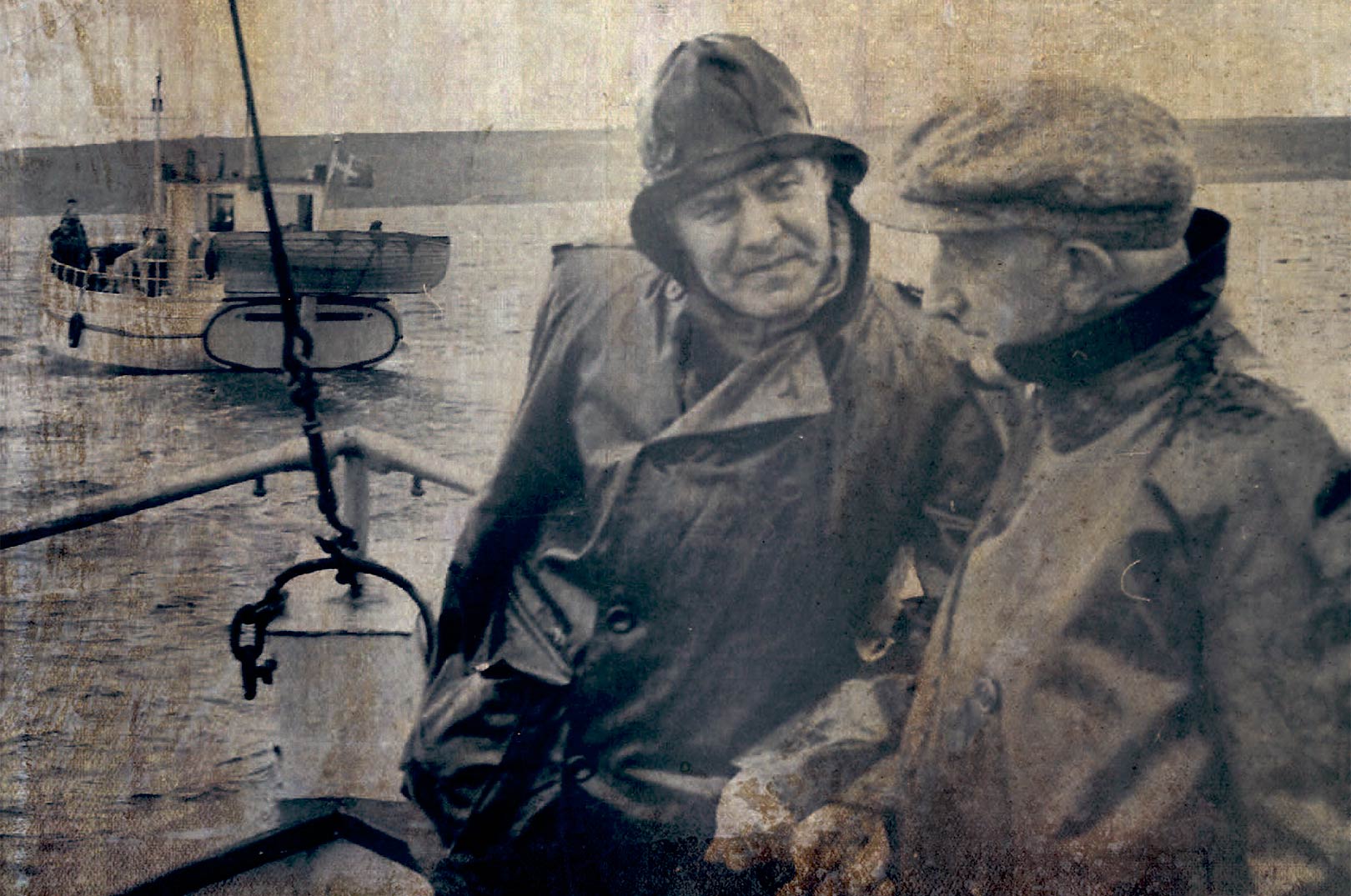 1940’s mangeårige formand Svend Sørensen på Øresund iført de tidligere havfiskeres uundværlige hovedbeklædning – Sydvesten. Den beskyttede bølgerne i håret mod stænk fra havets bølger.