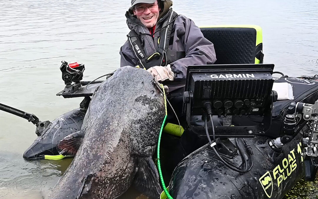 På Fisk & fris stand viser Jens Bursell det seneste nye skrig inden for moderne flyderingsteknologi.