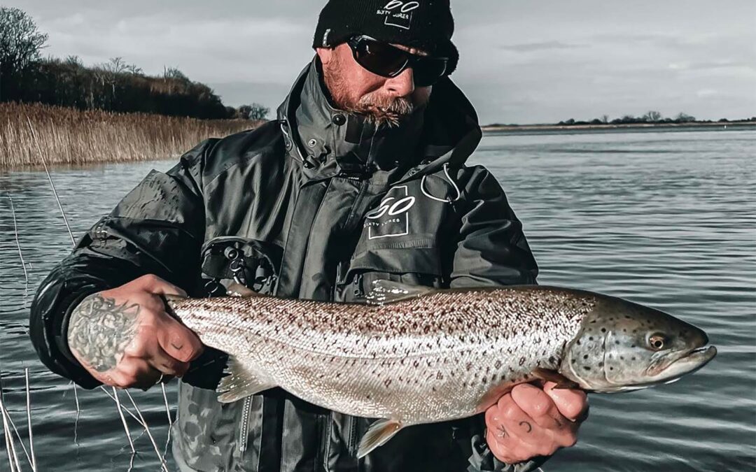 Martin Bosen med sin flotte havørred fra fjorden.