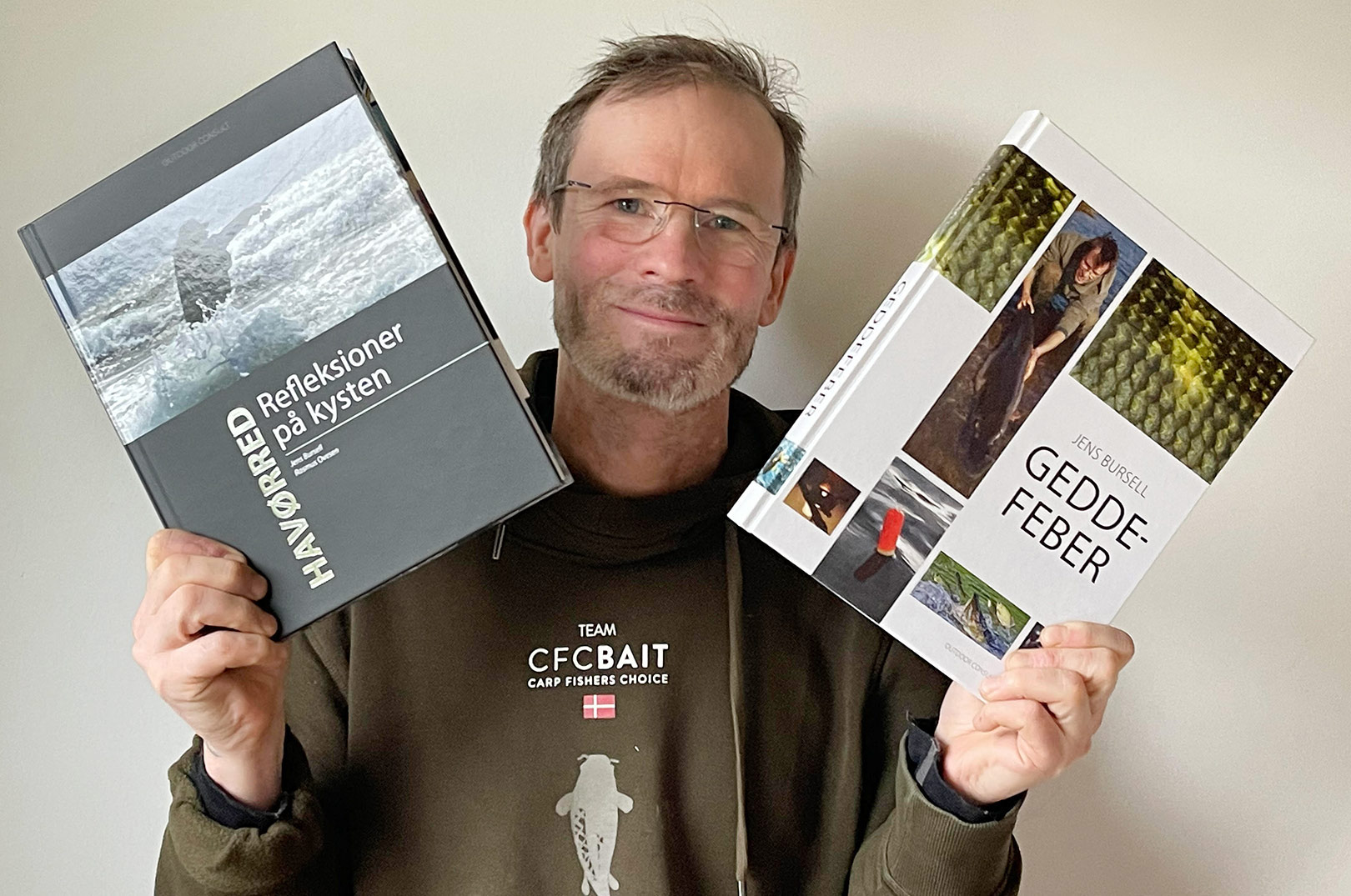 Til foredraget vil du kunne købe Jens Bursells to seneste bøger ”Geddefeber” og ”Havørred - refleksioner til kysten” med 50 kroners rabat – hhv 199 og 329 kroner.