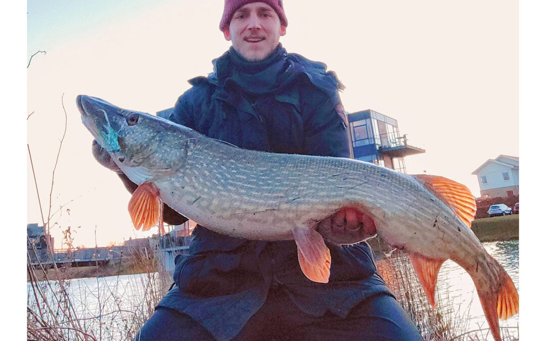 Patrick med sin flotte gedde taget på flue