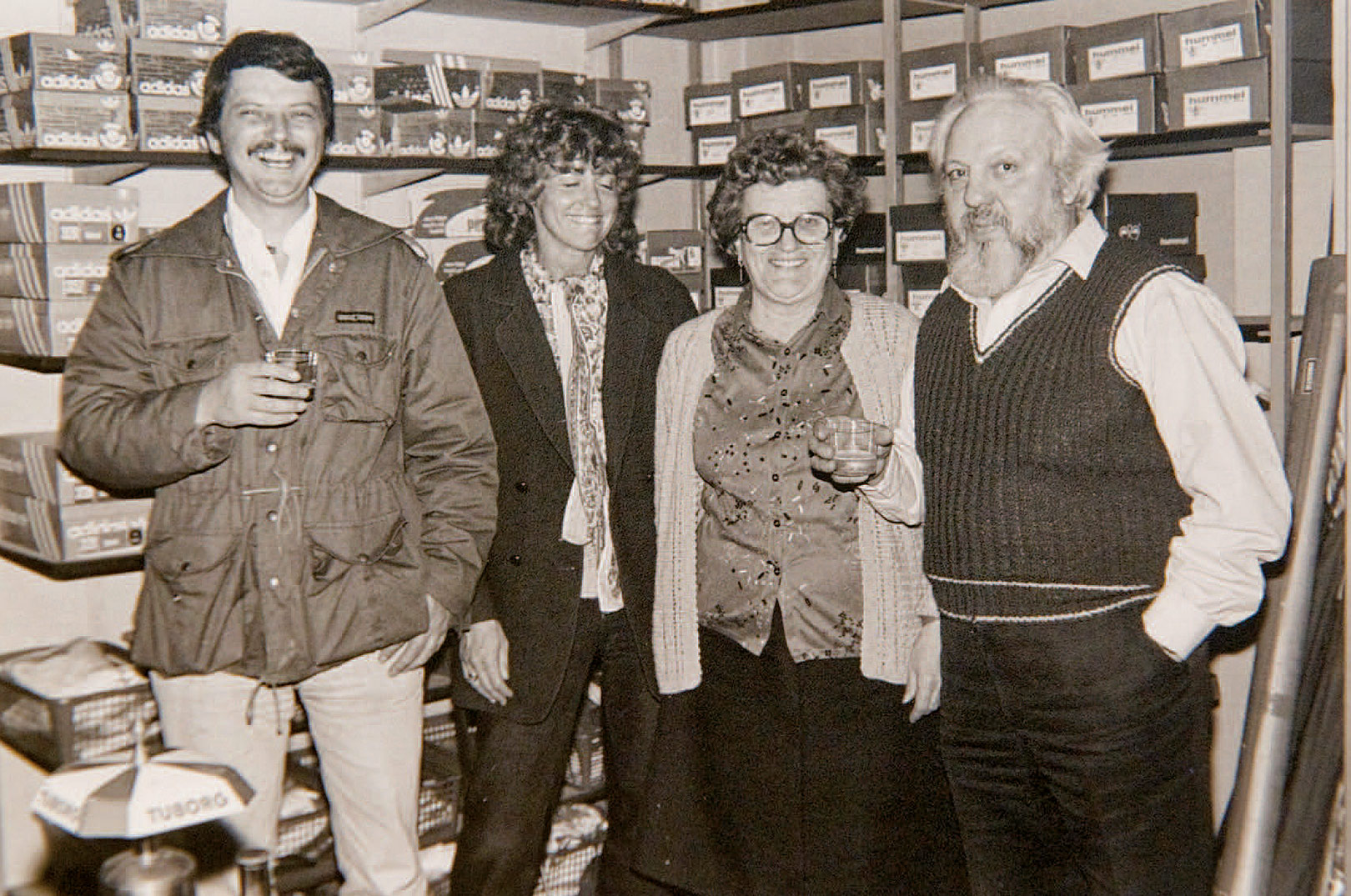 I 1983 overtog en ungdommeligAllan Riboe og fru Inge Hvidovre Sport efter Børge Post, som havde haft butikken i ca. 20 år. Dette blev fejret med et glas koldt fadøl i butikken, sammen med Børge og hans kone.