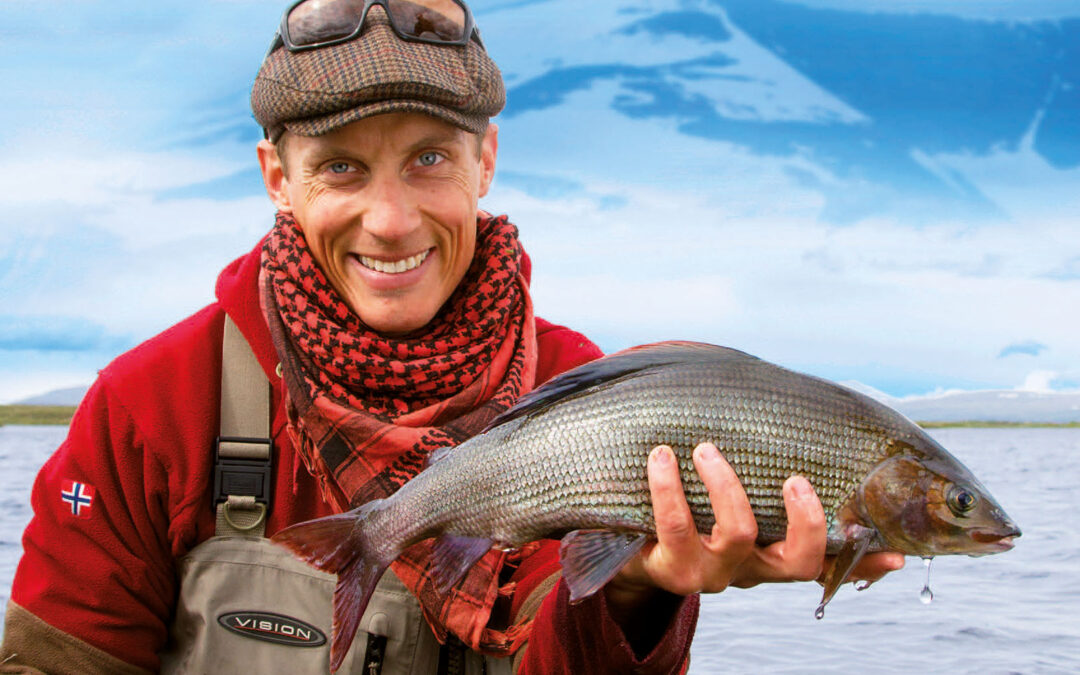 Fiske- og fjeldguiden Jesper Larsson med en smuk stalling fra en af Kirunafjeldenes mange søer.