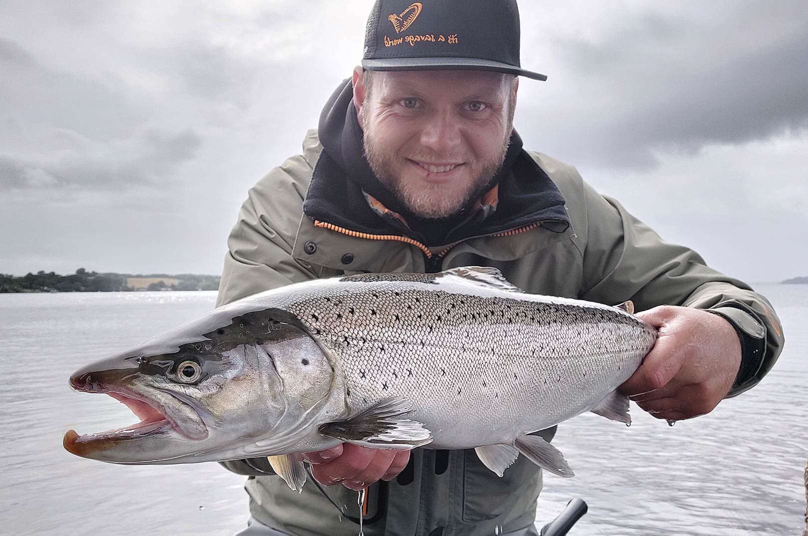 Mads med en af sine flotte blankfisk fras Kolding Fjord. Øverst Mads Davisen med sin flotte nye PR-havørred.