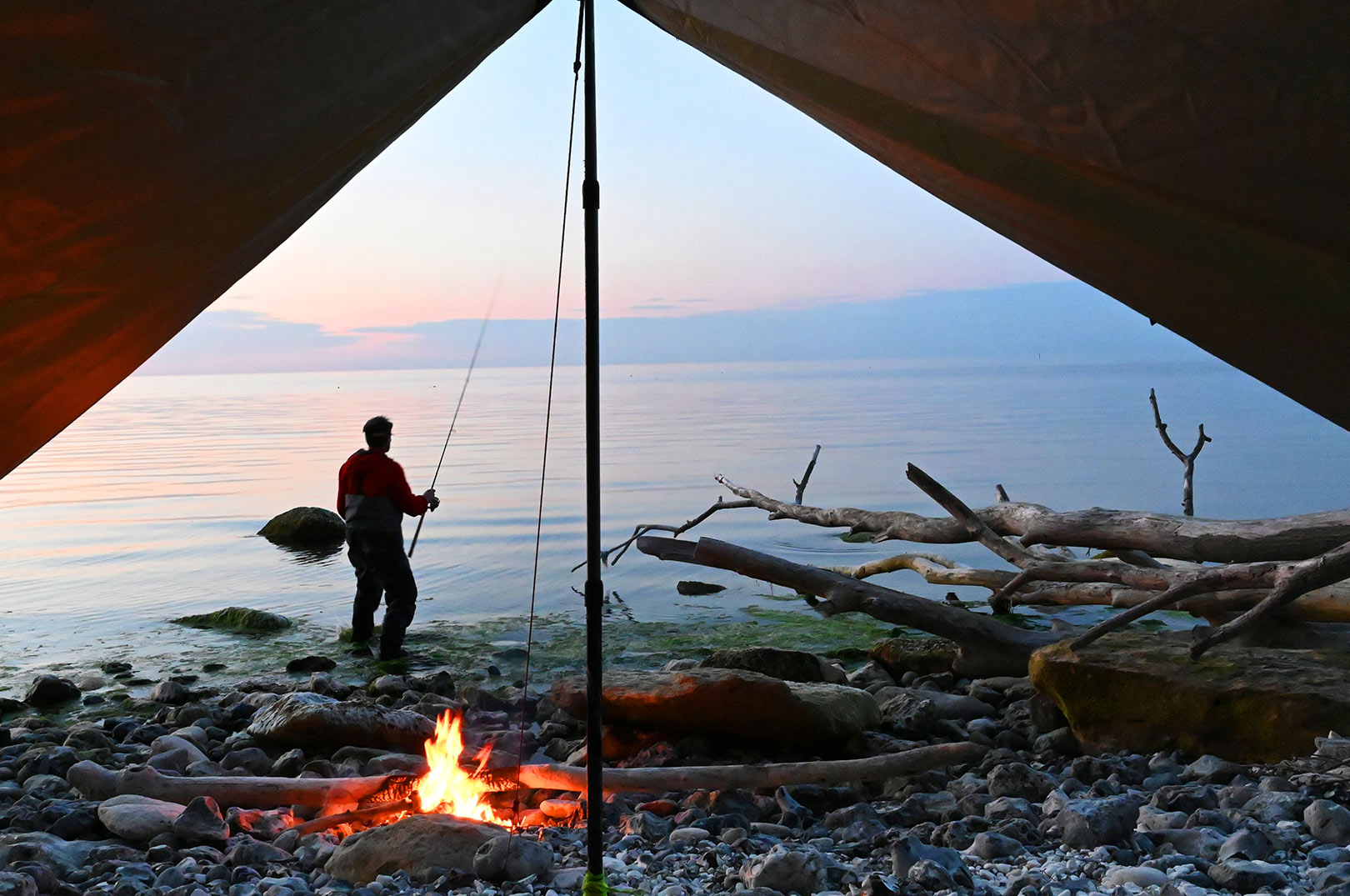 Kystfiskeriet byder på fantastiske naturoplevelser - men det er endnu sjovere, hvis man også fanger noget - som fx fisken ovenfor taget af Jens Bursell.