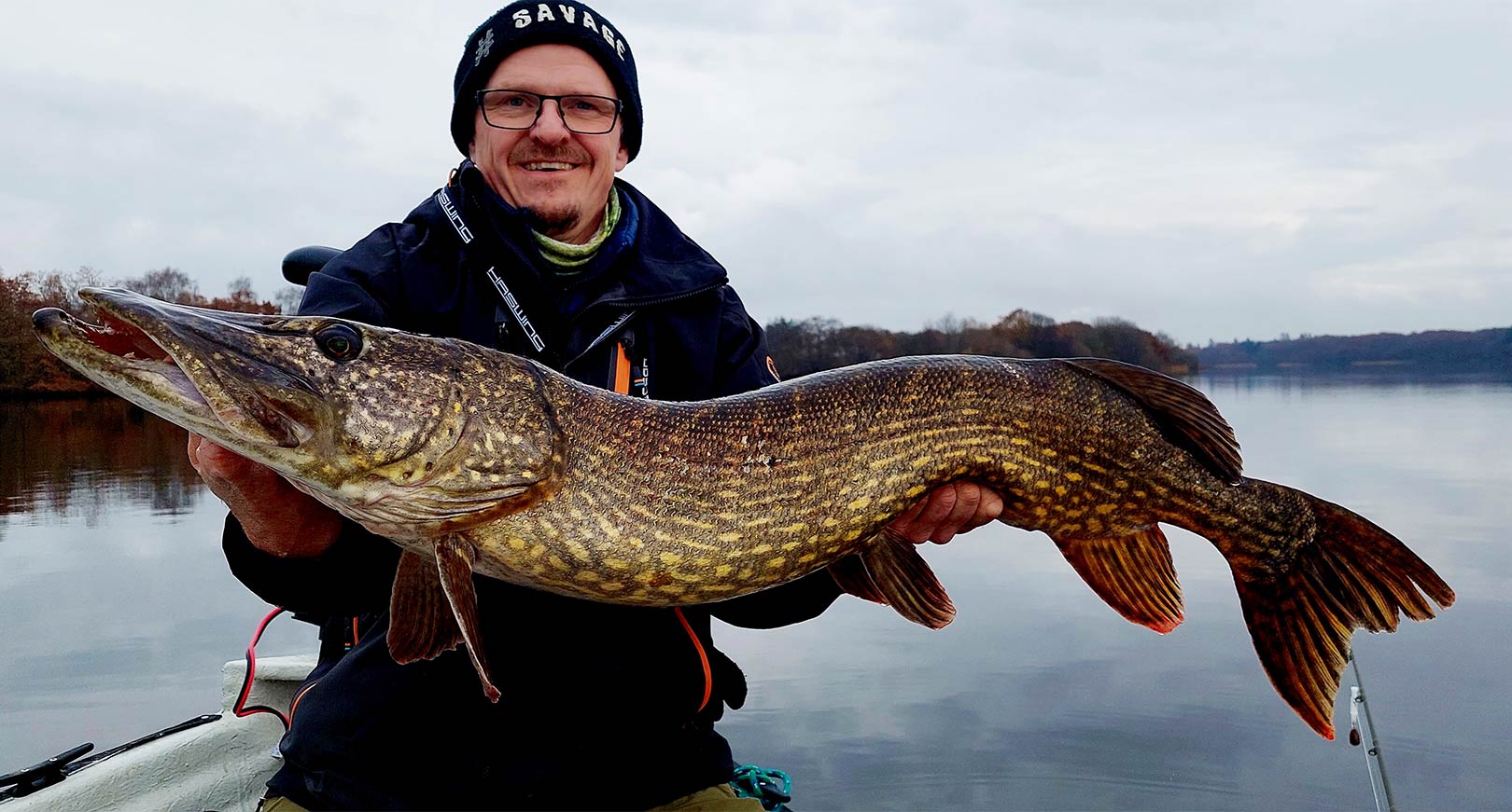 Mads Davidsen med en af sine fine gedder fra den seneste tids fiskeri.