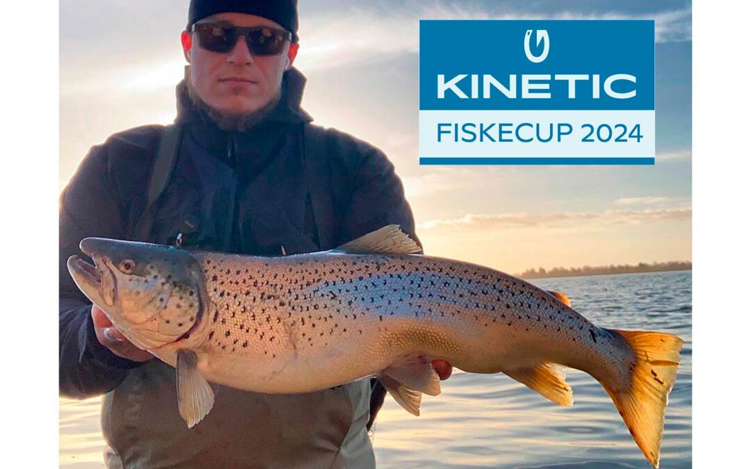 Rasmus Krabbe med sin flotte havørred, som han tilmelder Kinetic Fiskecup 2024.
