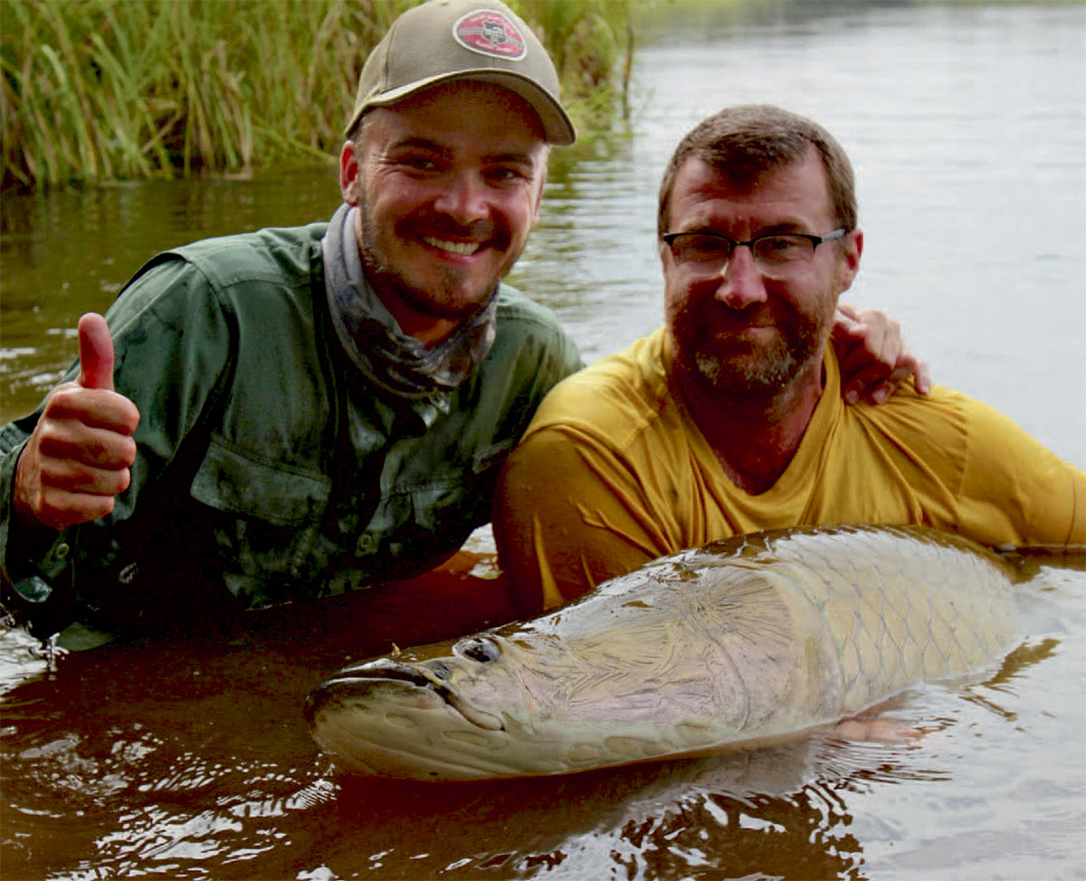Mikkel Matzen og Geir med Mikkels flotte 60 kilos arapaima, der huggedepå en halv wolffish monteret på cirkelkrog, som det ses til højre.