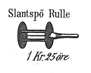 2.For 1 krone og en 25 øre kunne man erhverve sig denne rulle. Der var ingen yderligere materialebeskrivelse. Lad være med at tænke på kursforskellen mellem danske og svenske kroner. På det tidspunkt havde Danmark, Norge og Sverige fælles valuta. Den såkaldte ”Skandinaviske Møntunion”.