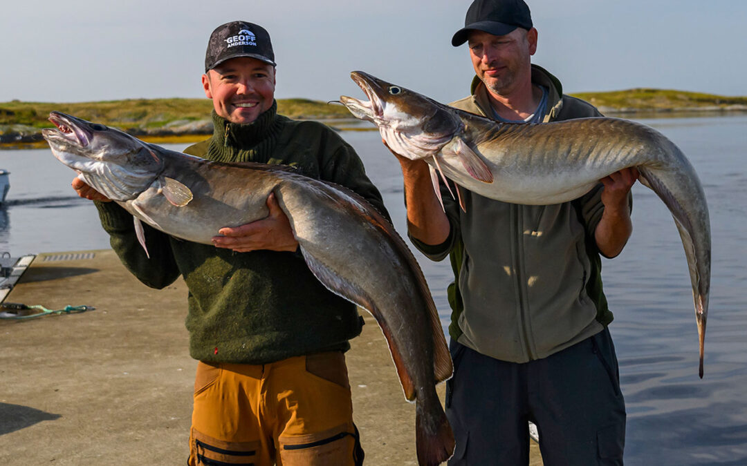 Tue og Jonas med to flotte langer fra Smøla i Norge.