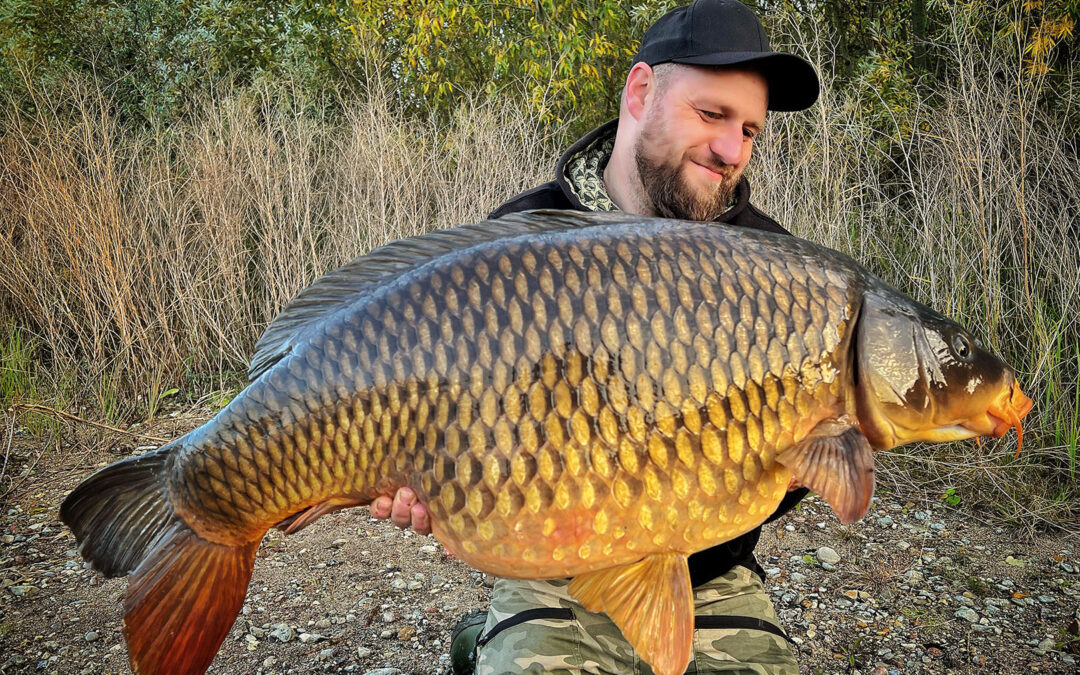 Paule med en af de flotte karper de to danskere fangede ved World Carp Classics