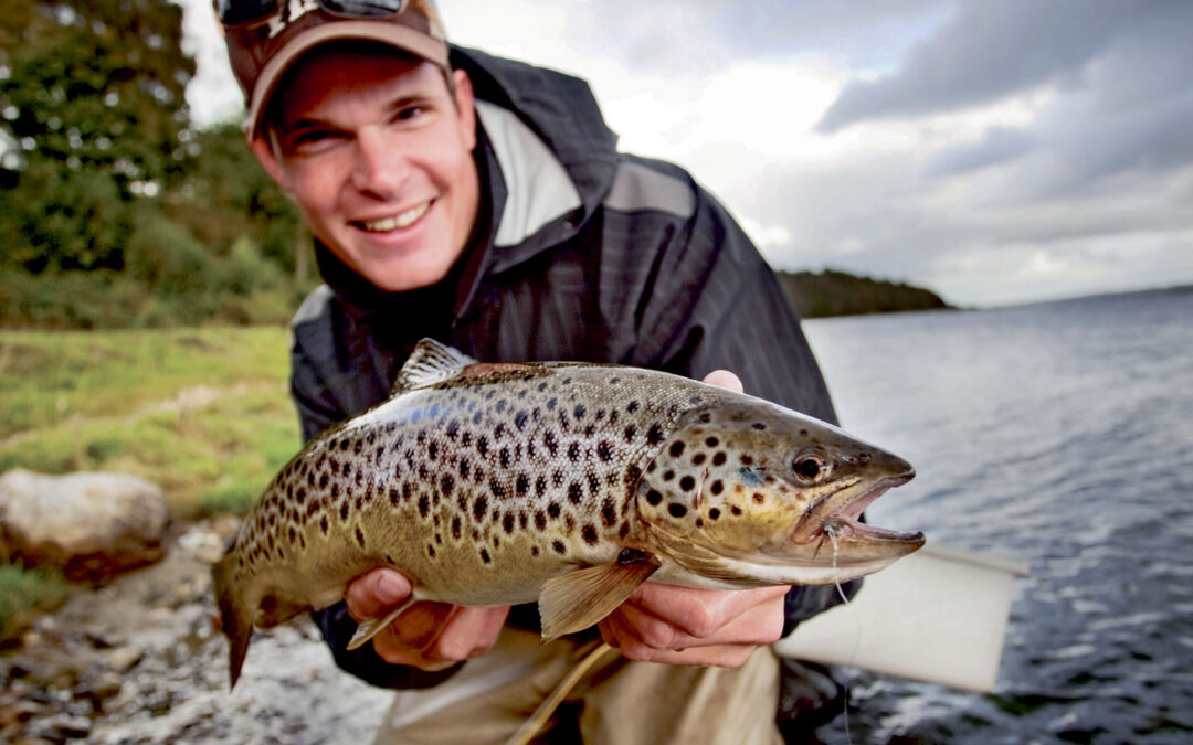 EFTERÅR I FJORDEN: FLUEFISKERI EFTER KYSTØRRED