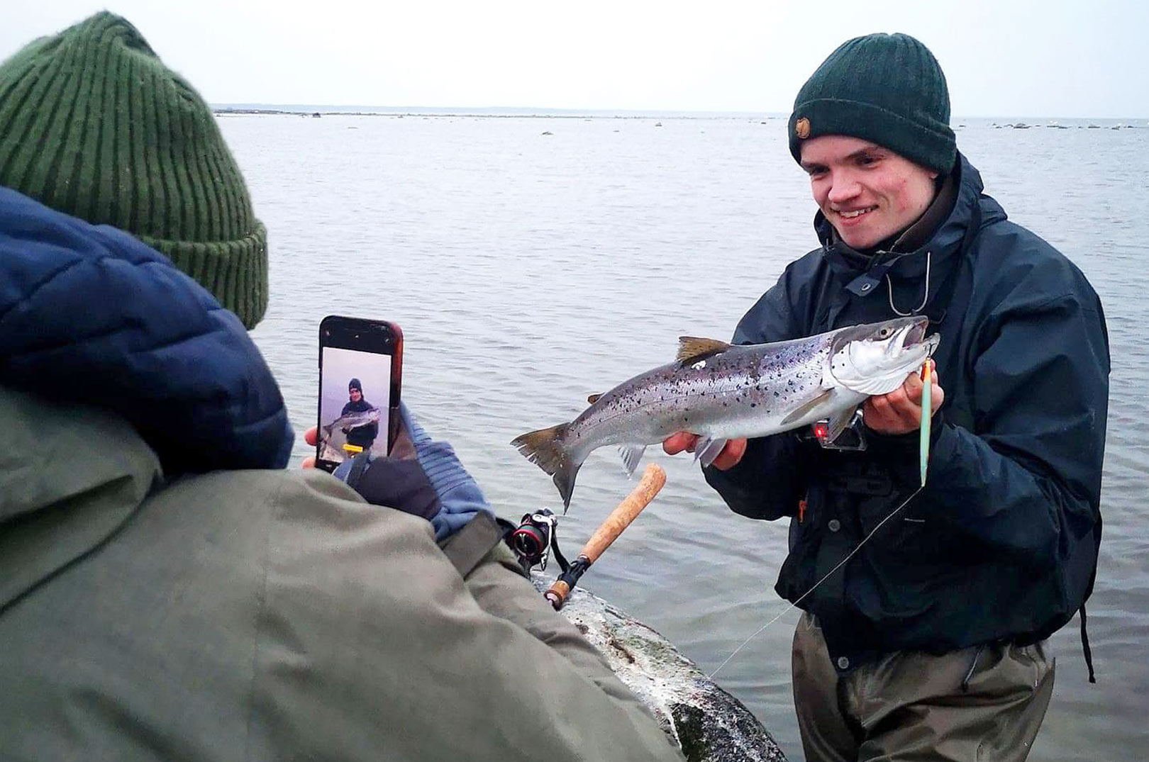 Kystfiskeri efter havørred er blot en af de mange former for fiskeri Jeppe dyrker.