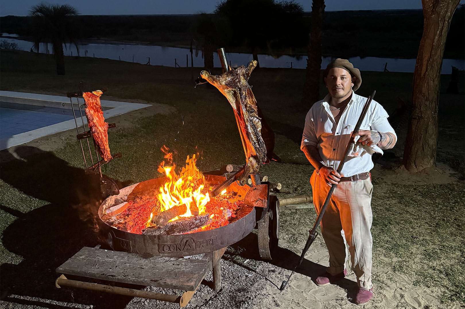 DSer bliver hygget til den store guldmedalje ppå lodgen om aftenen, så man har masser af ny energi til den kommende fiskedag.