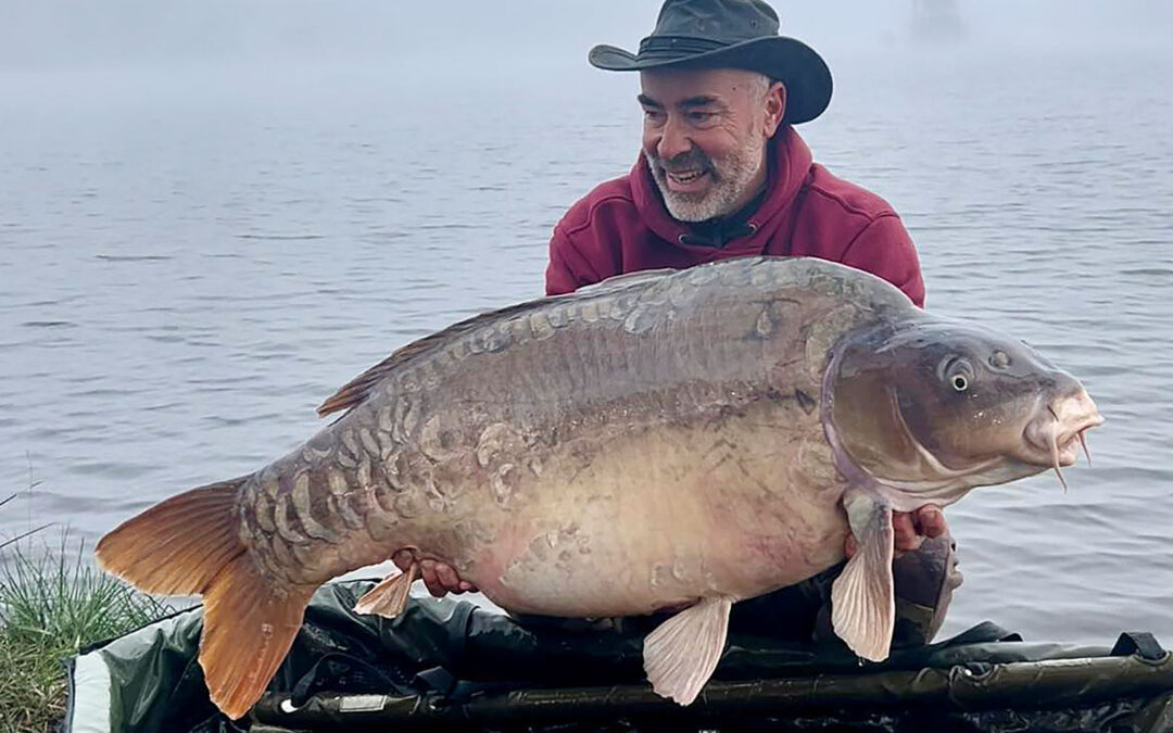 Mikael Sandström med sin fantastiske spejlkarpe på 31,9 kilo fra Rainbow Lake