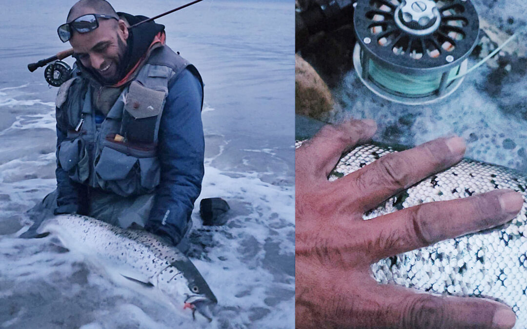 Gorm Andersen med sin fluer flotte havørred taget på en lille rejeflue