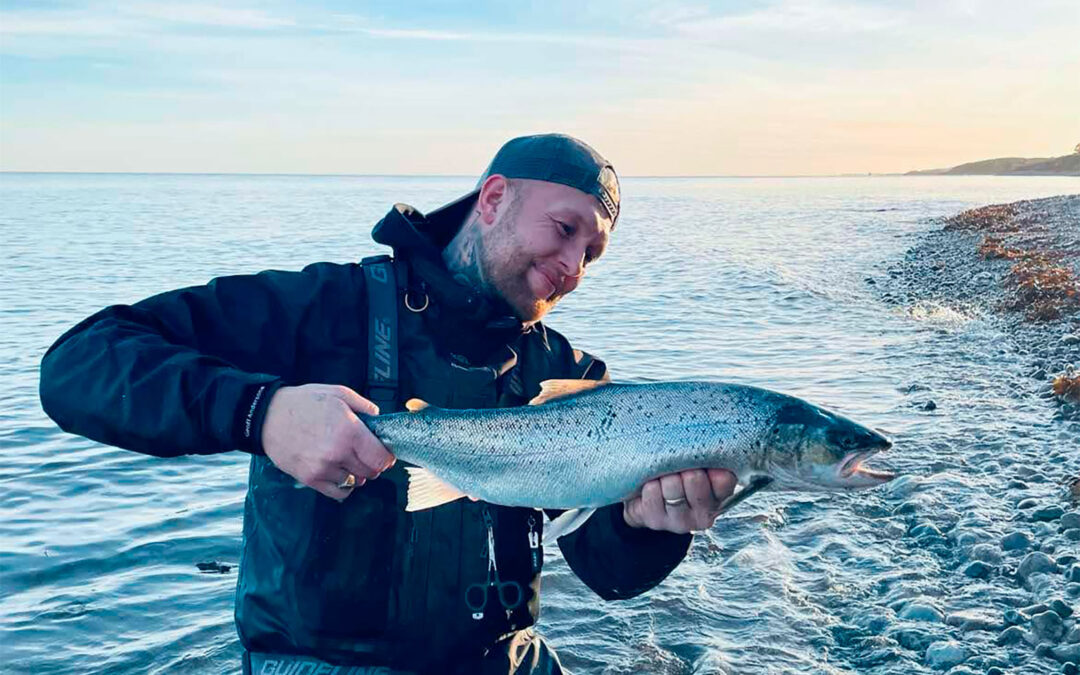 Christian Hansen med sin fine havørred fra Djursland