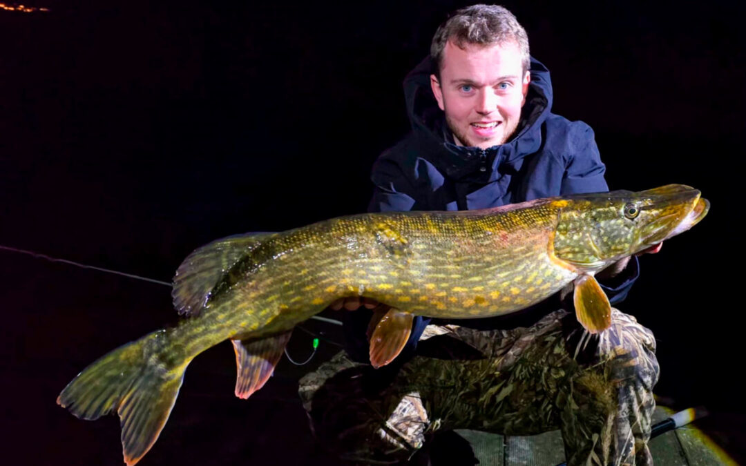 Kasper Pedersen med sin flotte gedde taget på deadbait